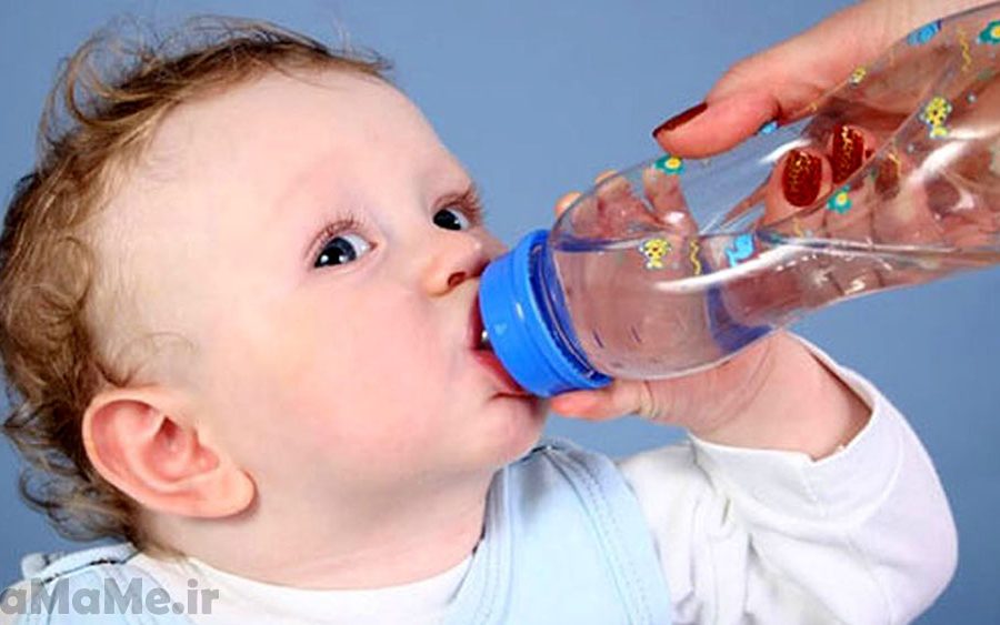 چراکودک زیاد آب میخوره؟ آیا زیاد آب خوردن کودک نشانه بیماری است؟